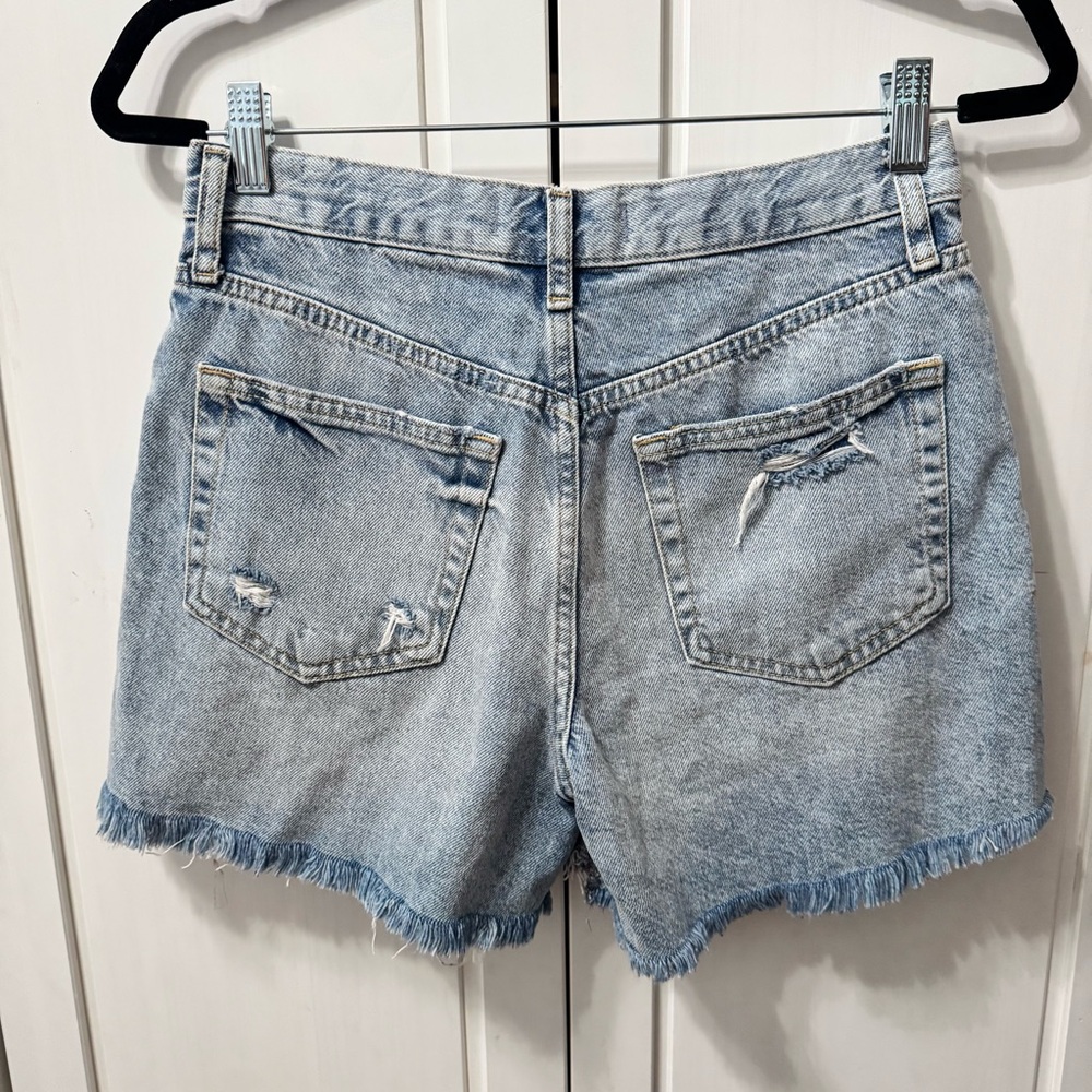 We The Free | Free People Maggie Mid-Rise Light Wash Distressed Shorts Size 26 - Picture 6 of 6